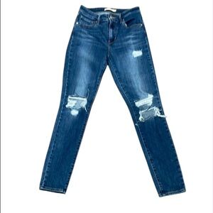 1038. Levi’s’ Classic Blue Distressed Women Jeans